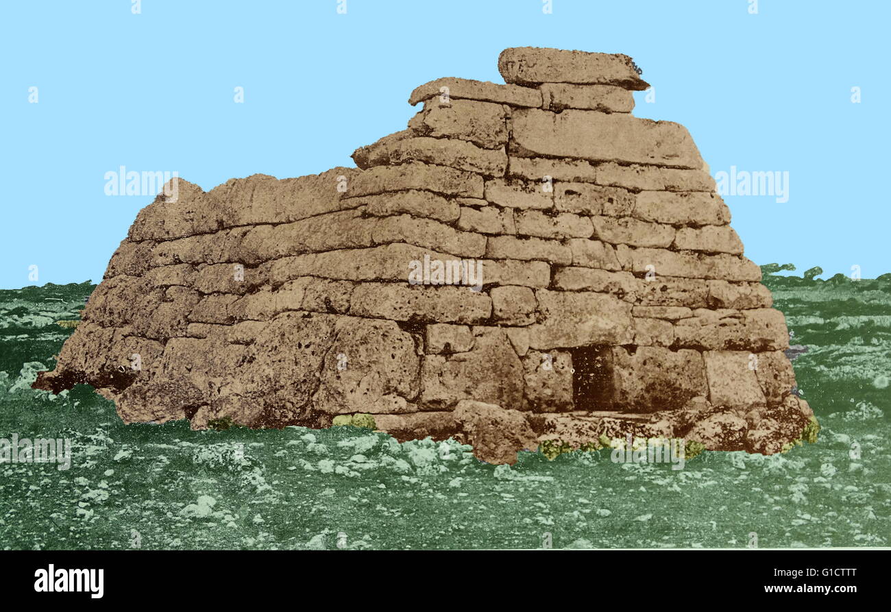 Naveta o tomba megalitica camera; unico per l'isola delle Baleari di Minorca. Esso risale alla prima età del bronzo Foto Stock