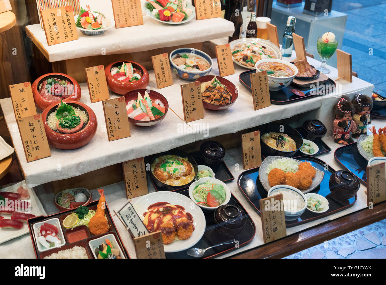 Sampuru - plastica delle repliche di pasti serviti nel ristorante giapponese di Tokyo Foto Stock