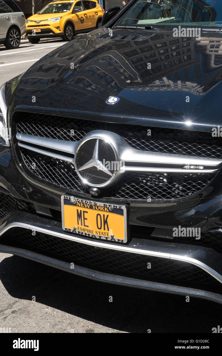 Me OK vanità la targa su Mercedes-Benz, quinto Aveniue, NYC, STATI UNITI D'AMERICA Foto Stock