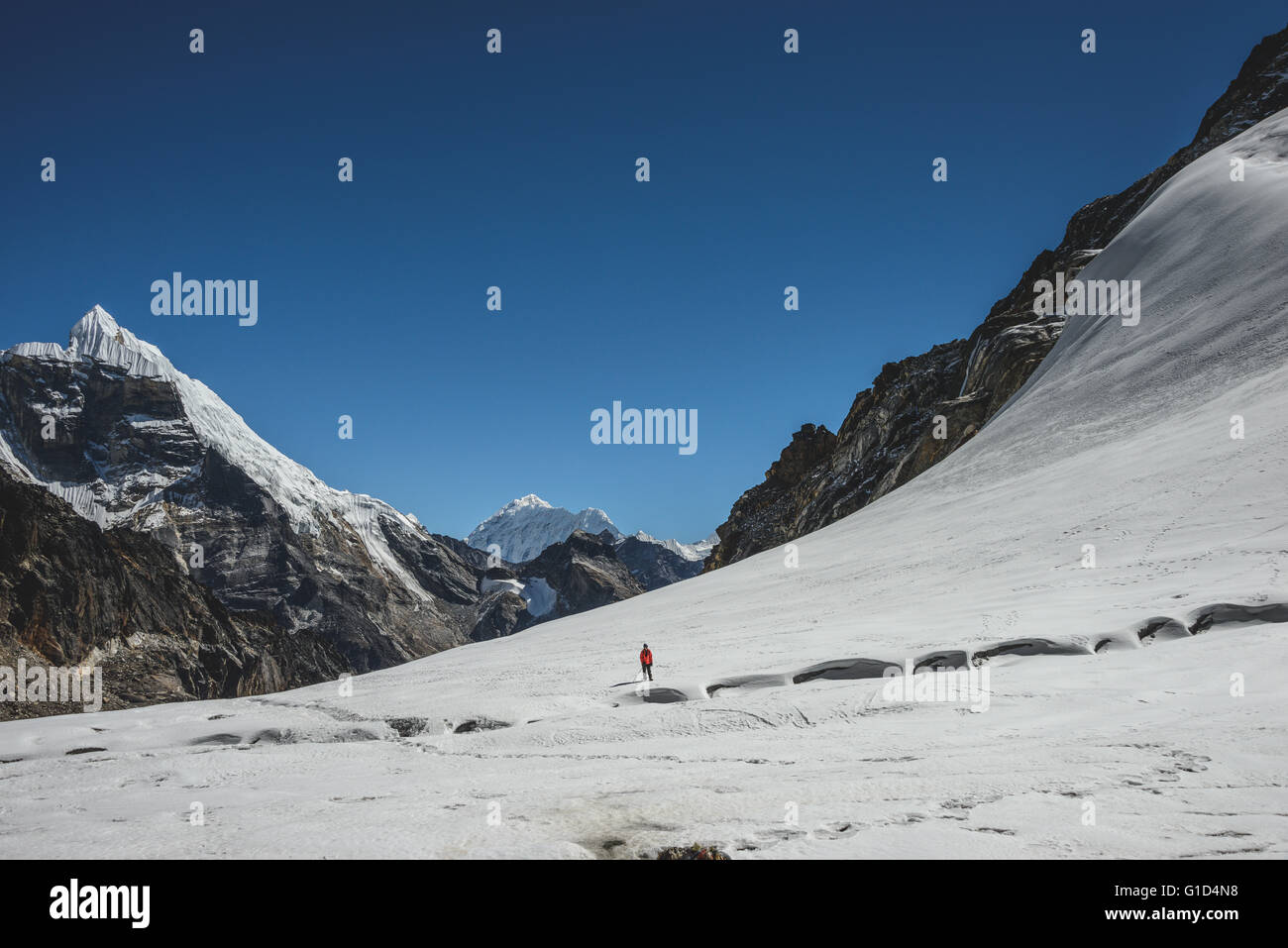 Il ghiacciaio che si incrociano in corrispondenza della Cho La Pass tra Dzongla village e i laghi di Gokyo Foto Stock