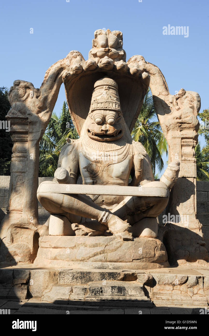 Statua di Lakshmi Narasimha, la quarta incarnazione del signore Vishnu di Hampi in India Foto Stock