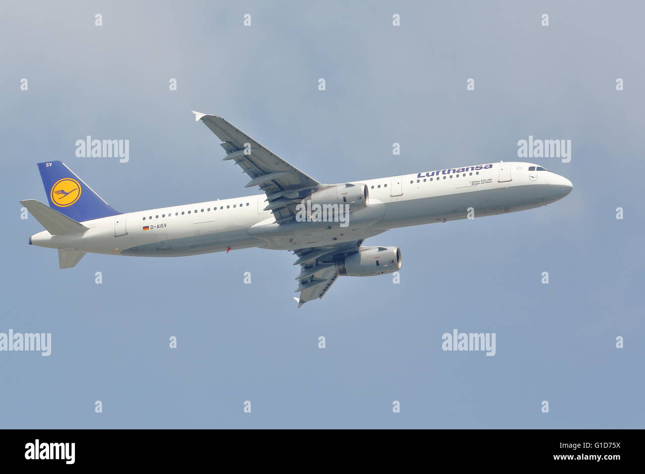 Lufthansa Airbus A321-200 D-AISV uscire dall'Aeroporto Heathrow di Londra, Regno Unito Foto Stock