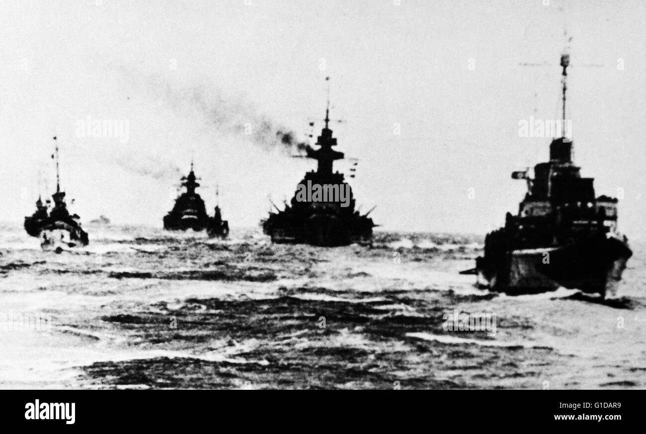 Scharnhorst e Gneisenau e l incrociatore pesante Prinz Eugen attraversare la breve francese intatta del mare dalla Marina Britannica. Foto Stock