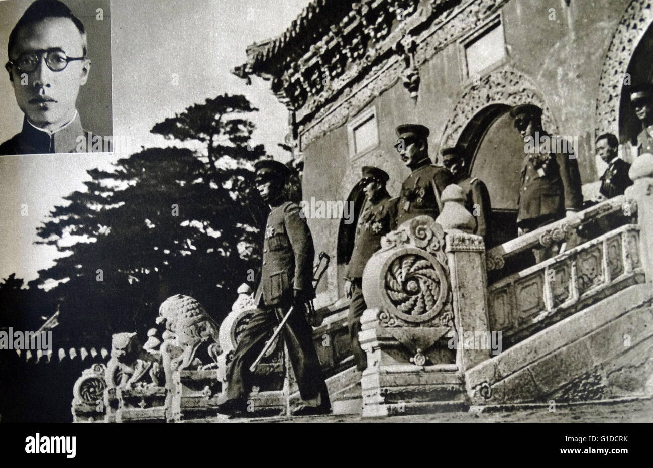 Stampa fotografica dell'Imperatore Puyi (1906-1967) i soldati in stato fantoccio di Manchukuo, Mongolia. In data xx secolo Foto Stock