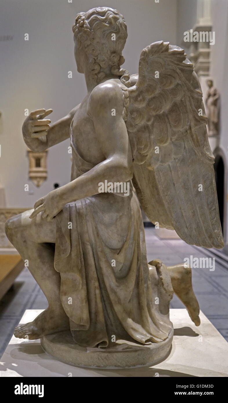 Satute di un angelo inginocchiato (uno di una coppia). Eventualmente realizzato da Silvio Cosini (1495-1549), scultore italiano. Datata XVI Secolo Foto Stock