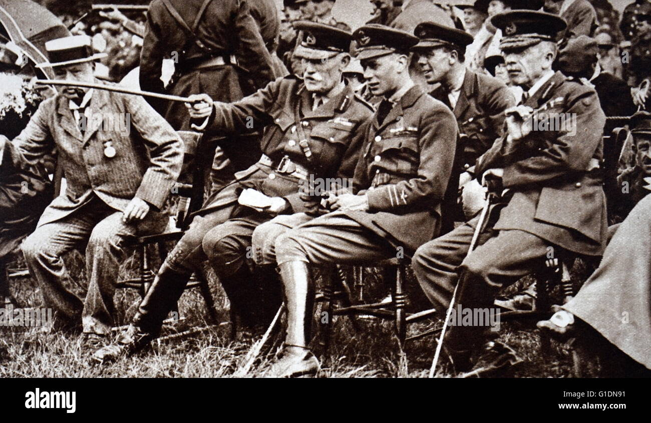 Fotografia di Herbert Eaton, terzo Barone Cheylesmore (1848-1925) sottolineando le caratteristiche della gamma, a la National Rifle Association tenutosi al Bisley. In data xx secolo Foto Stock