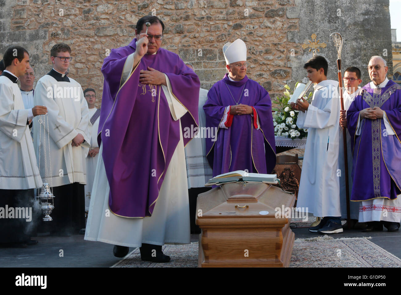 Letture Funerale Cattolico Funerale Del Sacerdote Cattolico Immagini e Fotos Stock - Alamy