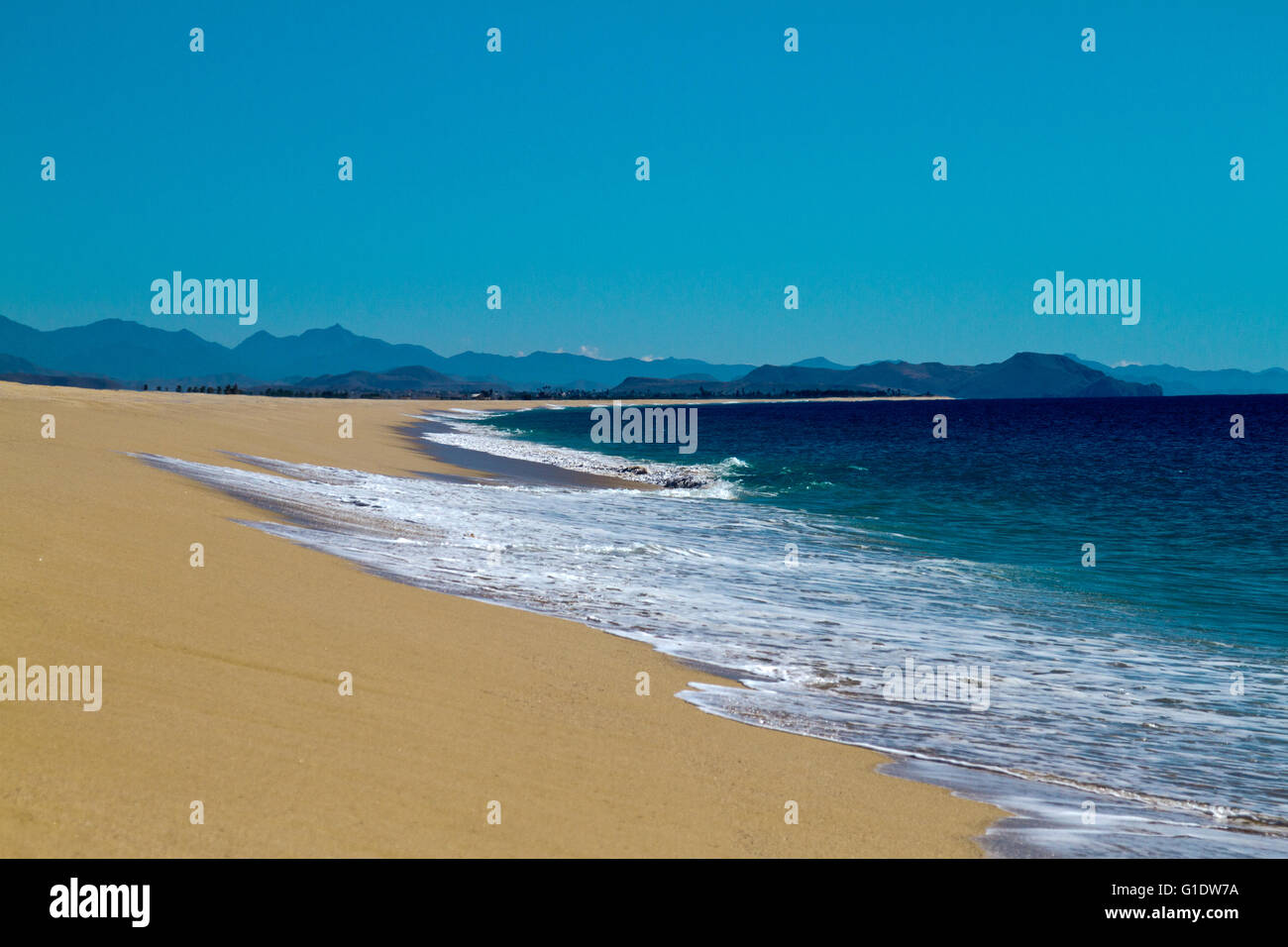 Una appartata vista a Las Palmas spiaggia vicino a Todos Santos, Baja California Sur, Messico. Foto Stock