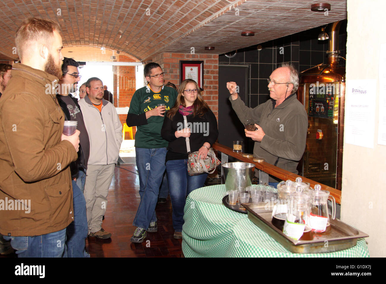 Kroondal, Sud Africa - 25 Luglio: Nord Ovest inverno la birra artigianale Festival tenutosi a Brauhaus am Damm, 25 luglio 2015. Manager Walter S Foto Stock