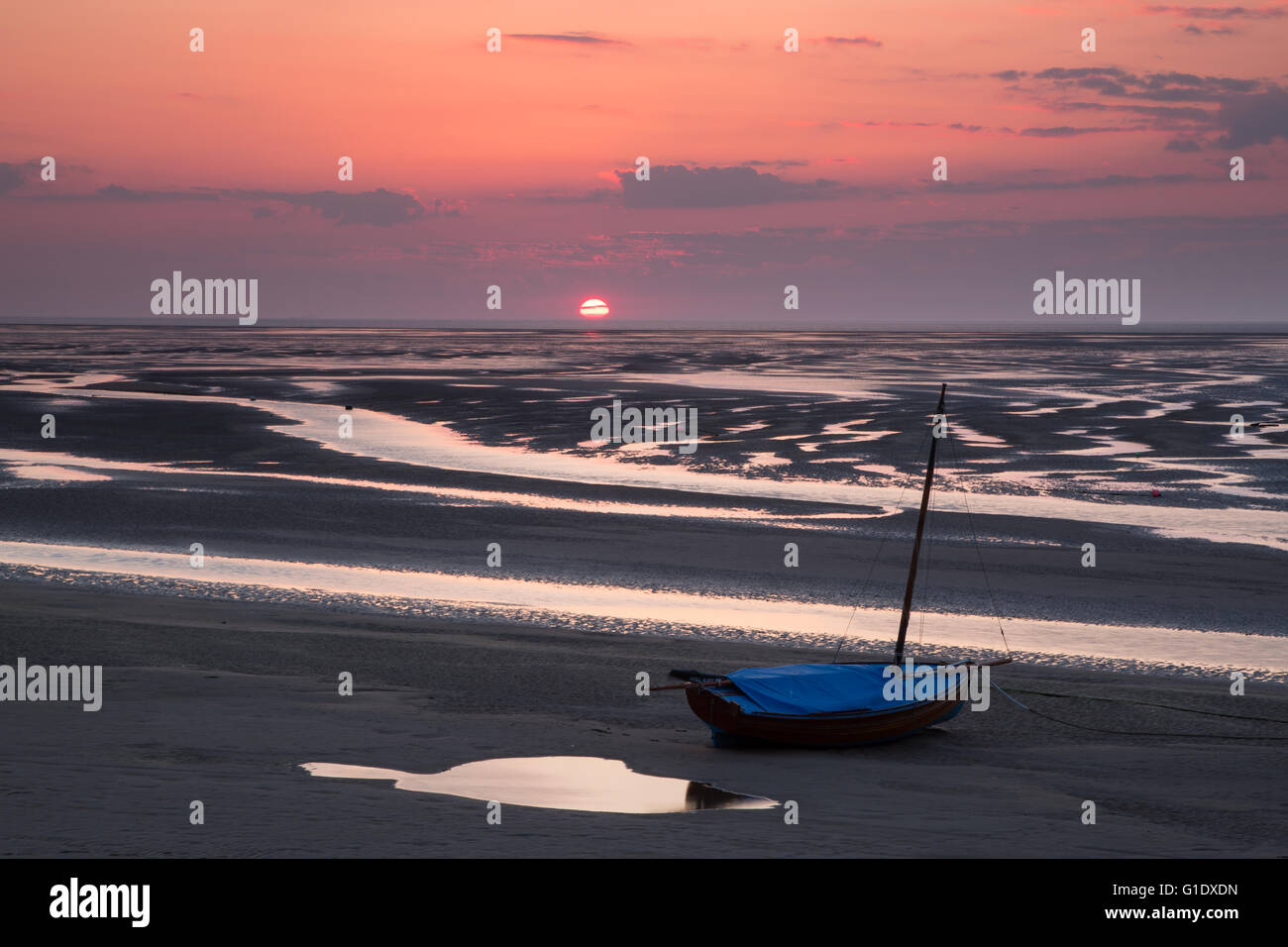 Meols barca al tramonto Foto Stock