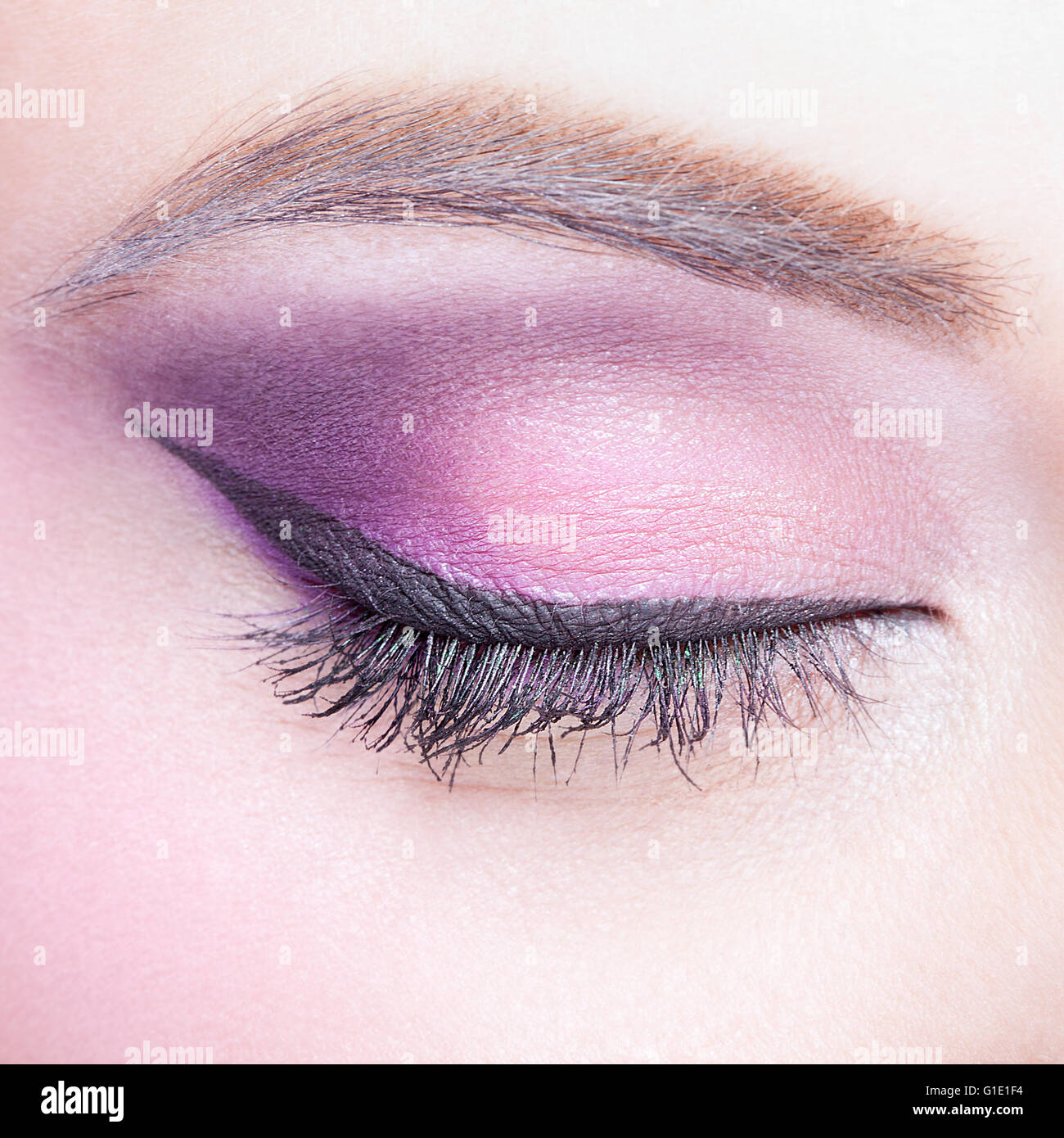 Close-up shot femminile di make-up occhi di colore rosa Foto Stock