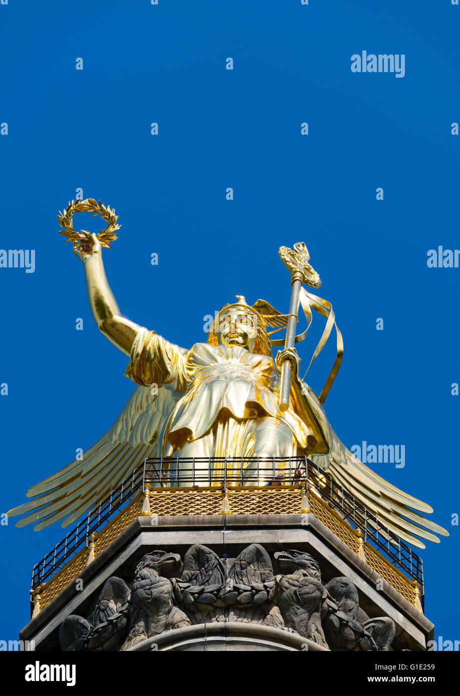 La Colonna della Vittoria o SiegessŠule statua in Tiergarten Berlino Germania Foto Stock