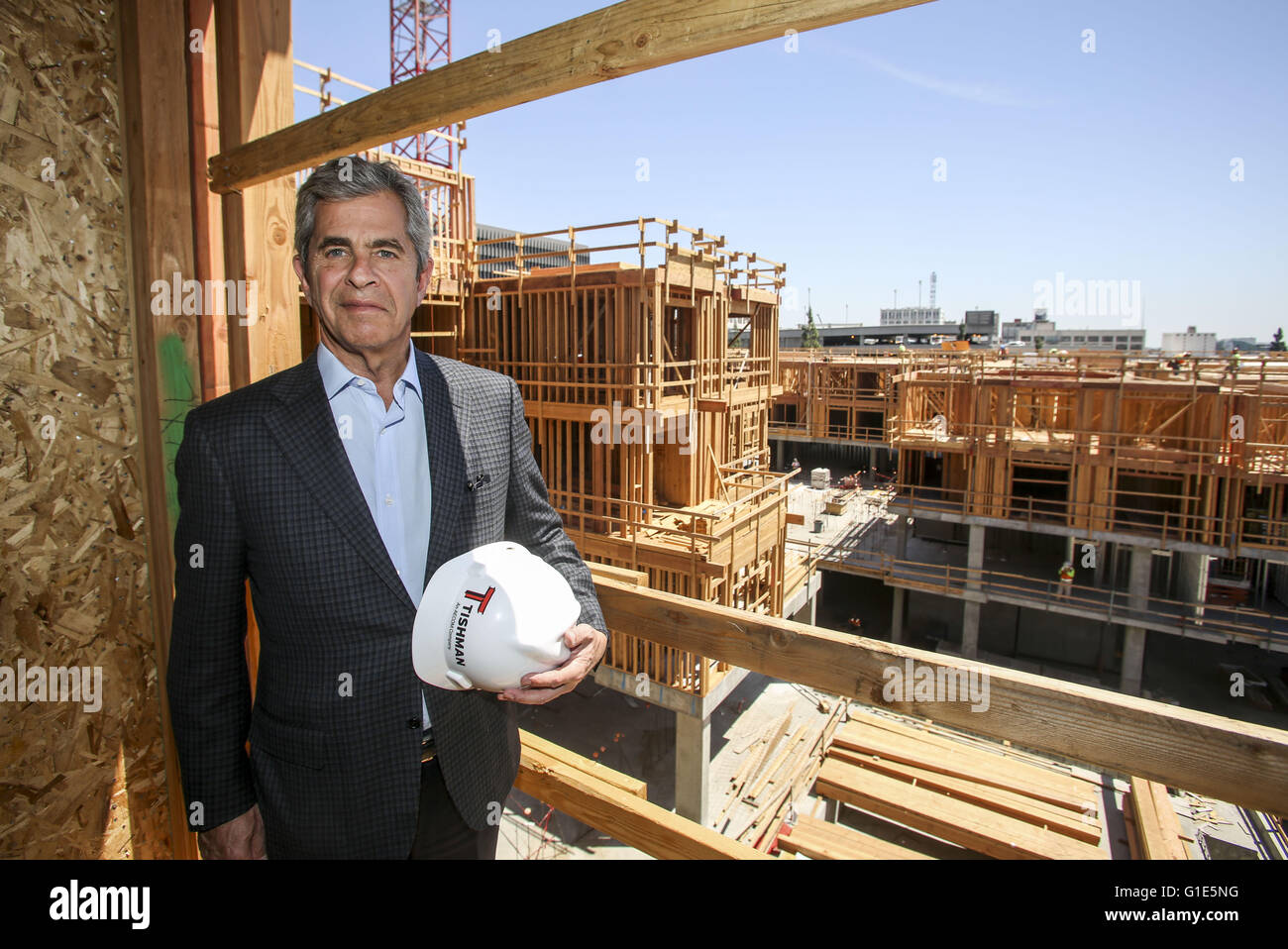 Los Angeles, California, USA. Xviii Apr, 2016. John Livingston di AECOM, una infrastruttura globale di servizi azienda basata in Century City, in cantiere per il primo grande progetto di LA per la loro azienda.(foto di Ringo Chiu/PHOTOFORMULA.com).Usage Note: Questo contenuto è intesa per il solo uso editoriale. Per altri usi, ulteriori giochi può essere richiesto. © Ringo Chiu/ZUMA filo/Alamy Live News Foto Stock