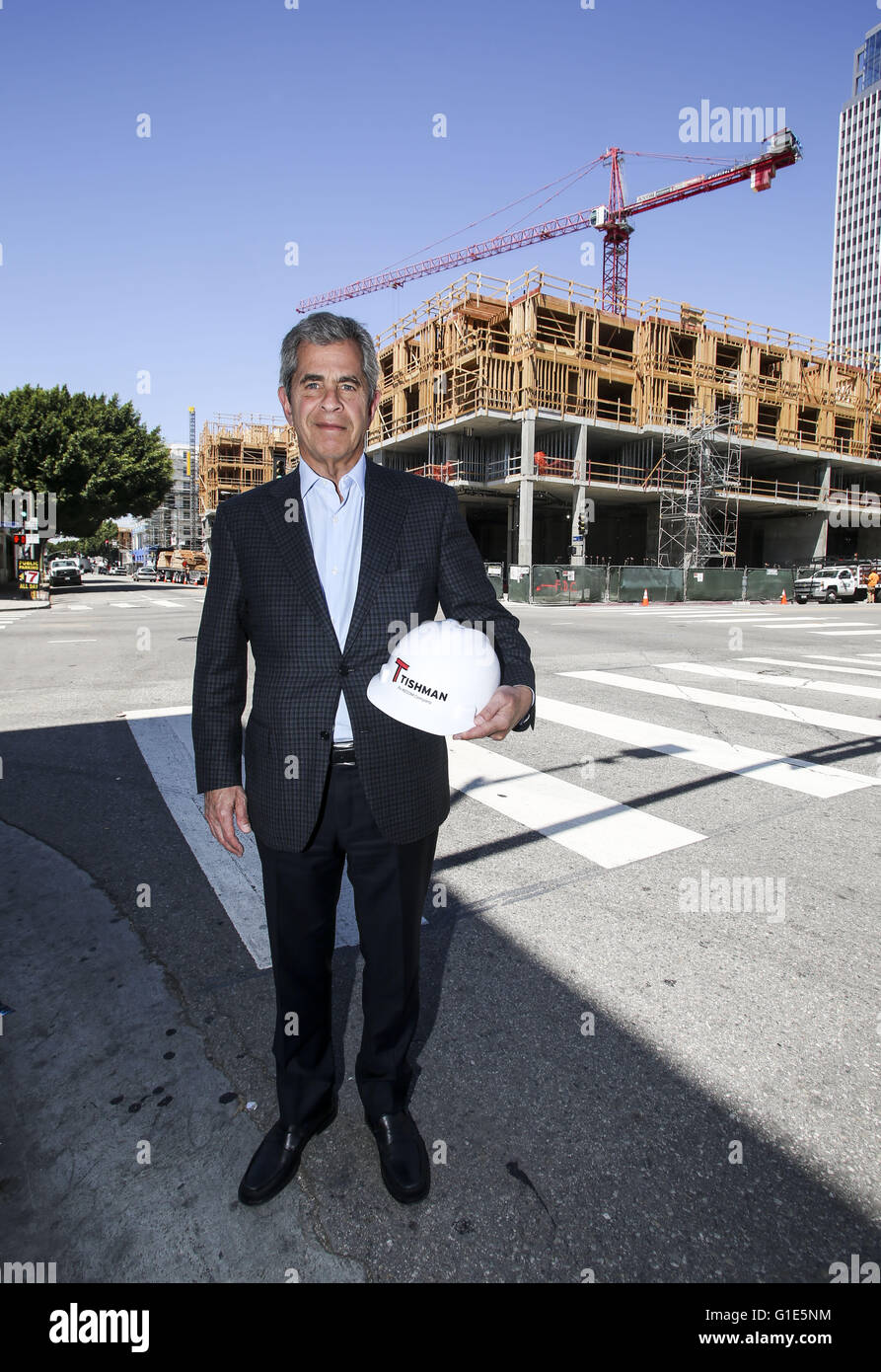 Los Angeles, California, USA. Xviii Apr, 2016. John Livingston di AECOM, una infrastruttura globale di servizi azienda basata in Century City, in cantiere per il primo grande progetto di LA per la loro azienda. © Ringo Chiu/ZUMA filo/Alamy Live News Foto Stock