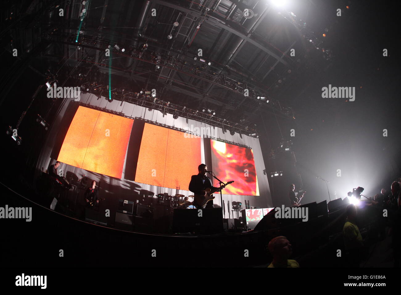 Liverpool, Merseyside, Regno Unito. 13 Maggio, 2016. Manic Street predicatori eseguire live a Liverpool Echo Arena su tutto deve andare il ventesimo anniversario Tour. Credito: Simon Newbury/Alamy Live News Foto Stock