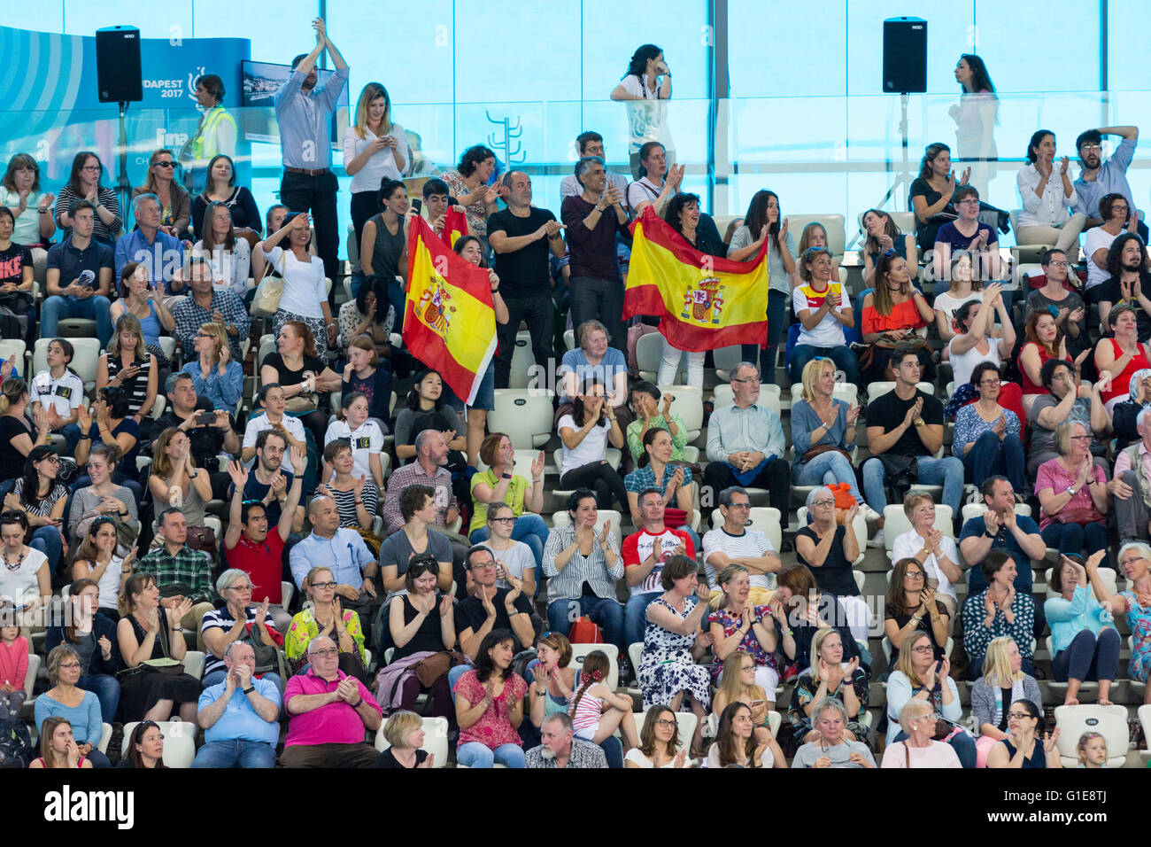 Aquatics Centre, Olympic Park, London, Regno Unito. 13 maggio 2016. Il team spagnolo eseguire una routine di difficile, con molti sostenitori in pubblico. Il team di Ucraina win gold con 94.000 punti complessivi, argento va in Italia con punti 91.2333 e bronzo per la Spagna con punti 89.6667 nel team di routine libero Nuoto sincronizzato finali. Credito: Imageplotter News e sport/Alamy Live News Foto Stock