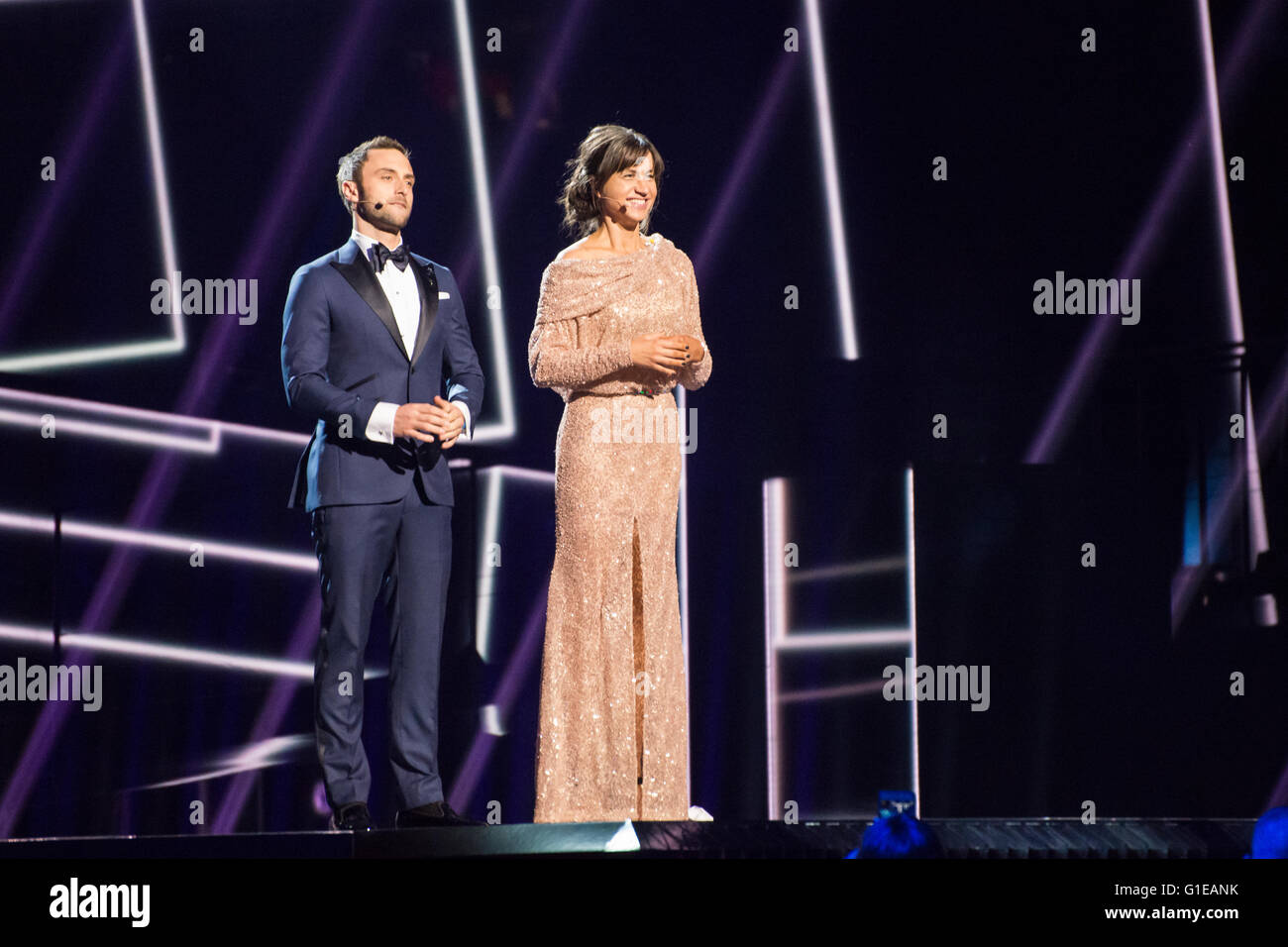 Stoccolma, Svezia. 13 Maggio, 2016. Le prove per il gran finale di 61st Eurovision Song Contest 2016. L'apertura agire con Petra Mede e Måns Zelmerlöw Credito: Stefan Crämer/Alamy Live News Foto Stock