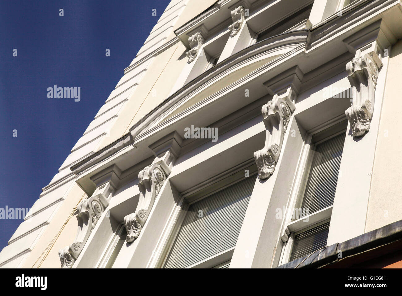 Belsize Lane, Hampstead. Angolo di visualizzazione della parte esterna di un condominio. Foto Stock