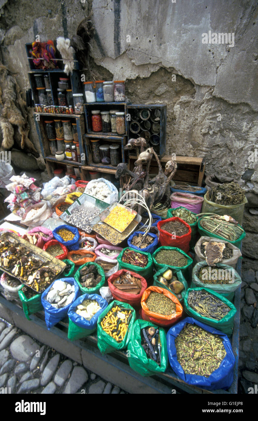 Mercato witchs stallo, la Paz, Bolivia Foto Stock