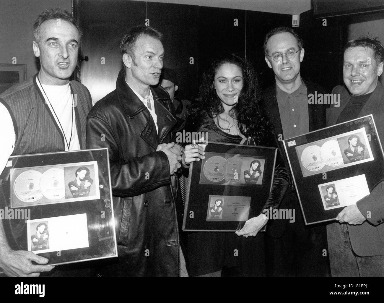 Der britische Musiker, Sänger und Schauspieler Sting (2. v. l.) und Sängerin Dina Carroll, 1990er Jahre. British musicista, cantante e attore Sting (seconda a sinistra) con il cantante Dina Carroll, 1990s. Foto Stock