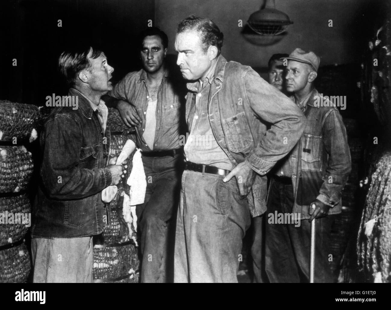 La rivolta nella grande casa, aka: Mit dem Messer im Rücken, USA 1958, Regie: R. G. Springsteen, Darsteller: Robert Blake (links), Gene Evans (rechts) Foto Stock