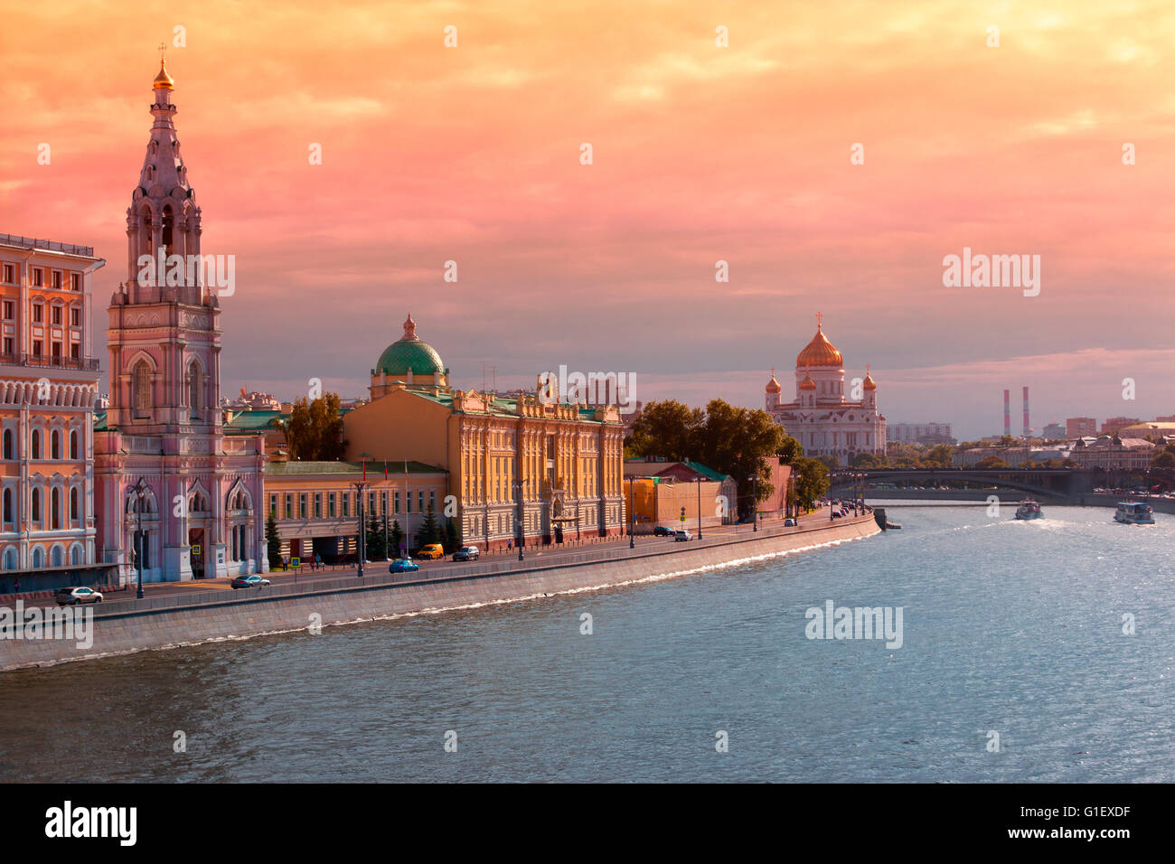 Fiume Moskova e il Cristo Salvatore chiesa in background Foto Stock