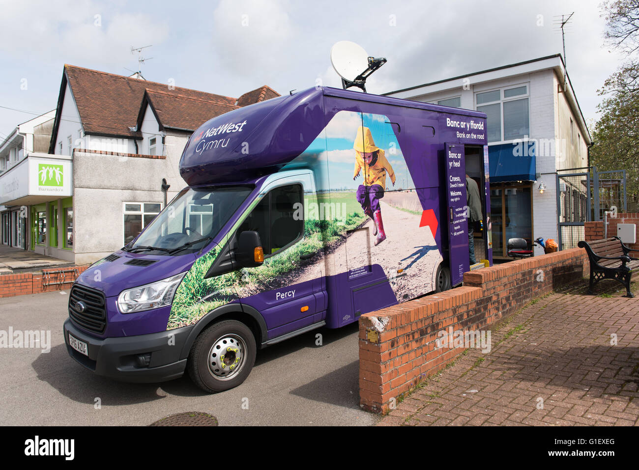 Natwest Bank mobile branch van in Rhiwbina, Cardiff, Galles del Sud. Foto Stock