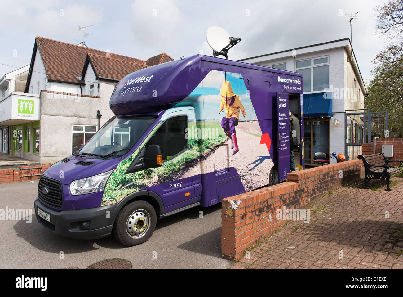 Natwest Bank mobile branch van in Rhiwbina, Cardiff, Galles del Sud. Foto Stock