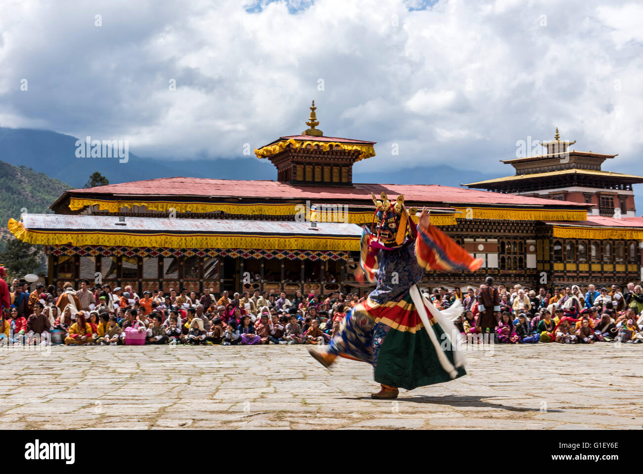 La danza della divinità terrificanti (Tungam) a paro festival religioso del Bhutan Foto Stock