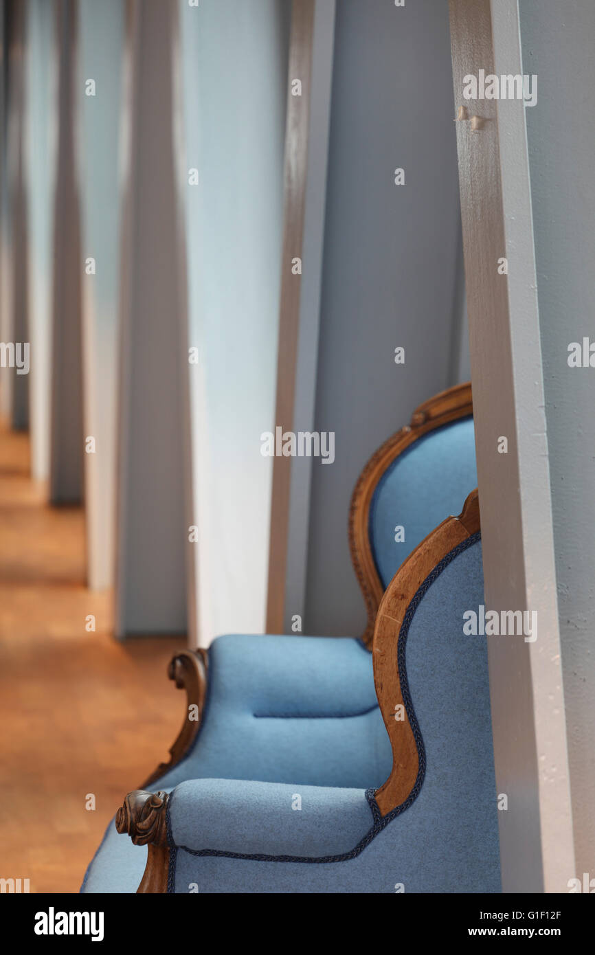 Dettaglio del blu in stile barocco divano con supporti diagonali nel piano superiore per il reparto di amministrazione. Royal Danish Playhouse, Copenhagen, Danimarca. Architetto: Lundgaard & Tranberg, 2008. Foto Stock
