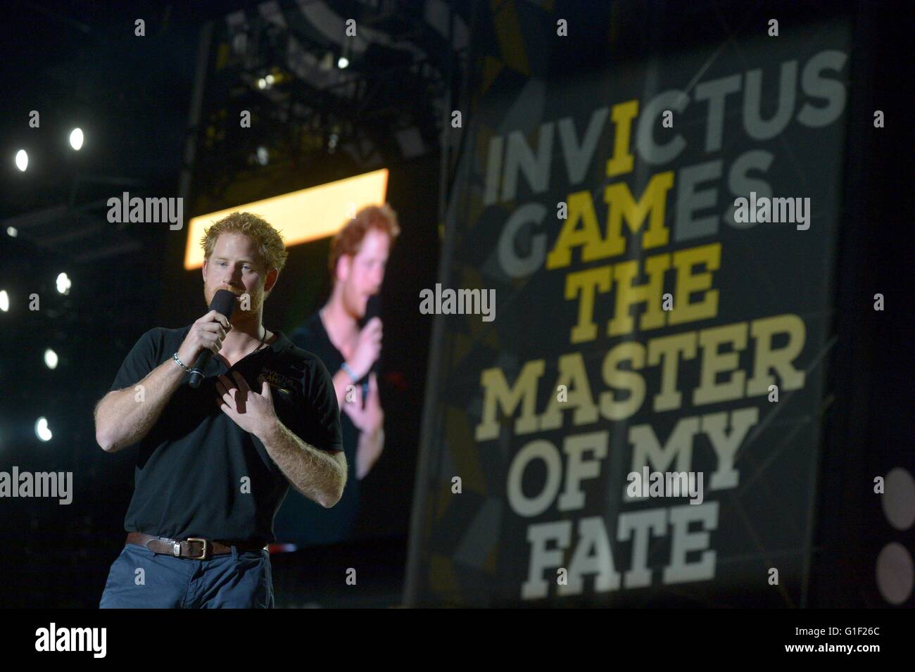 S.a.r. il principe Harry del Galles parla durante la cerimonia di chiusura del 2016 Invictus giochi presso la ESPN Wide World Sports Complex 12 Maggio 2016 a Orlando, Florida. La Invictus giochi sono un paralimpico internazionale-style multi-sport event, creato dal principe Harry. Foto Stock S.a.r. il principe Harry del Galles parla durante la cerimonia di chiusura del 2016 Invictus giochi presso la ESPN Wide World Sports Complex 12 Maggio 2016 a Orlando, Florida. La Invictus giochi sono un paralimpico internazionale-style multi-sport event, creato dal principe Harry. Foto Stock