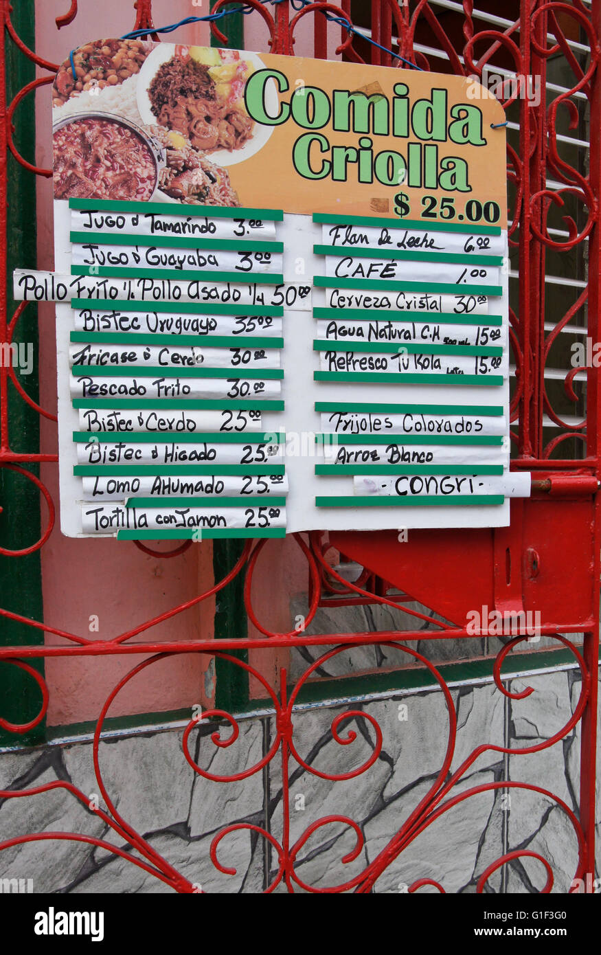 Scheda Menu inviato al di fuori del piccolo cafe, Havana, Cuba Foto Stock
