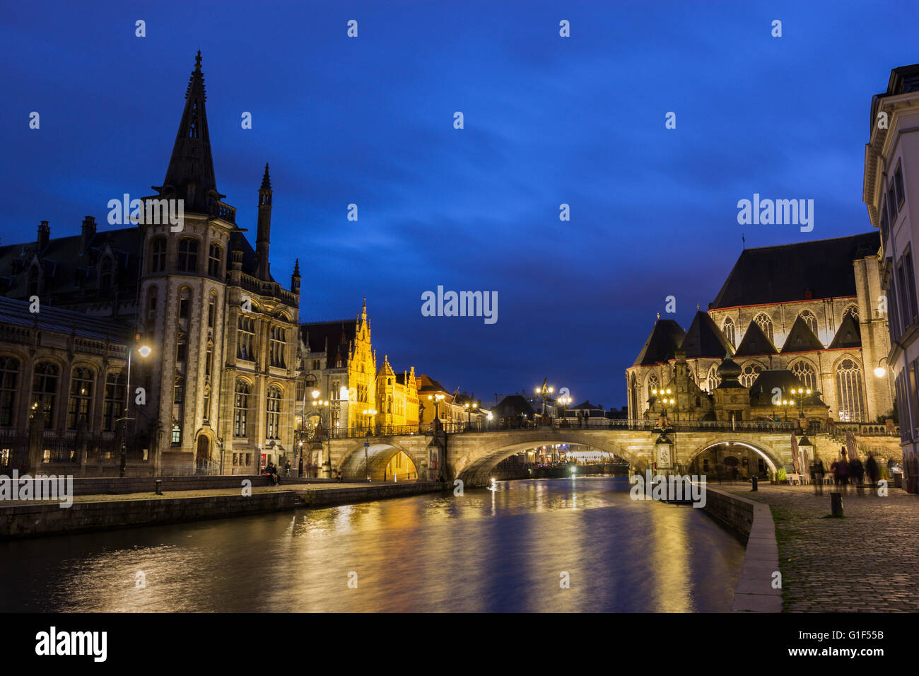 Edifici lungo il fiume Leie nella città di Gand in Belgio Foto Stock