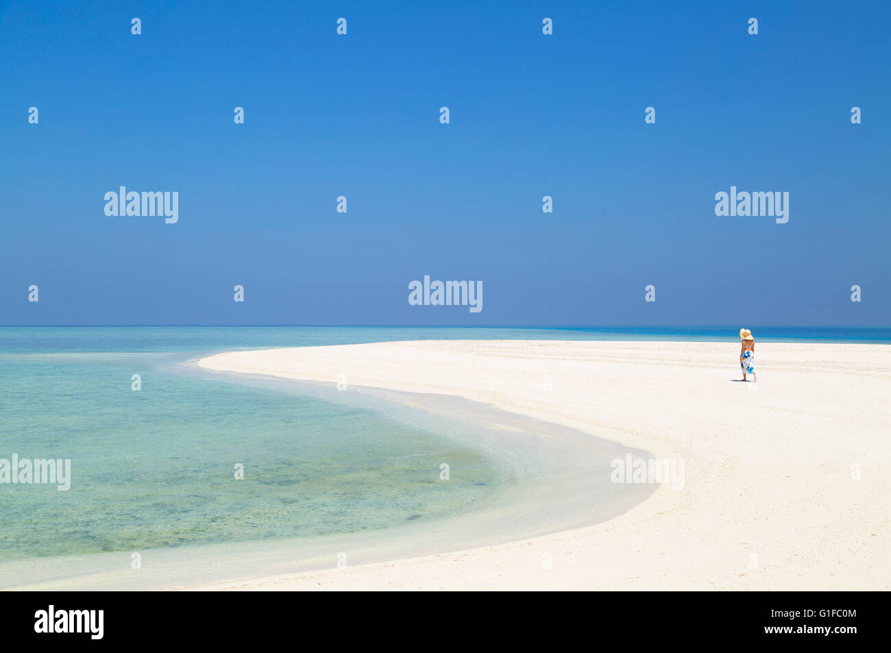 La donna a sandbank, Kaafu Atoll, Maldive Foto Stock