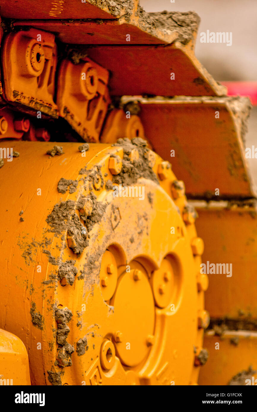Traccia continua e il gruppo ruota di una macchina pesante. Foto Stock