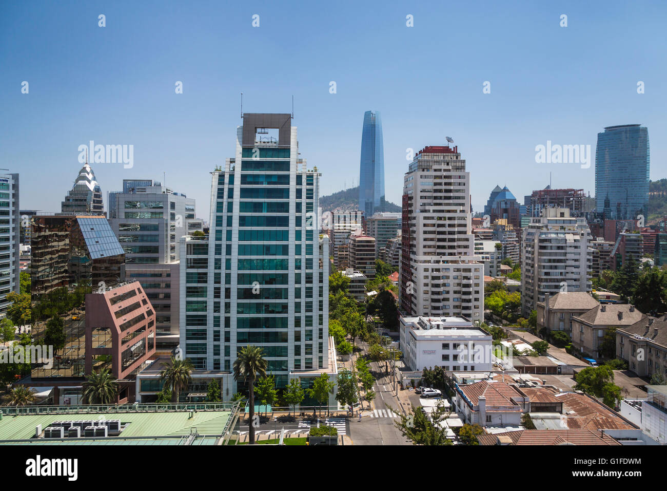 Lo skyline della città di Santiago del Cile, America del Sud. Foto Stock