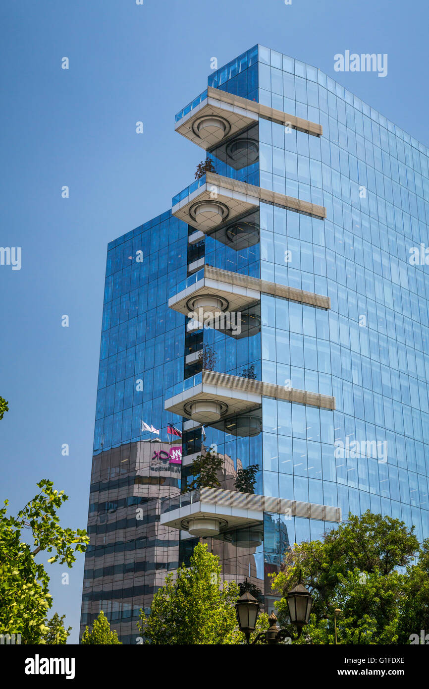 Edifici a più piani nel centro di Santiago del Cile, America del Sud. Foto Stock