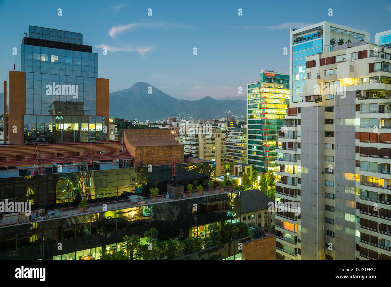 Lo skyline della città di Santiago del Cile, America del Sud. Foto Stock