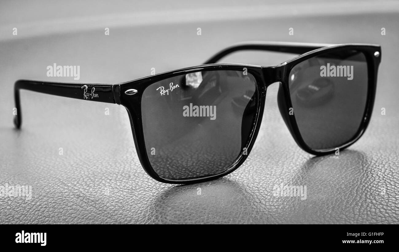 I miei occhiali e la loro riflessione. Foto Stock