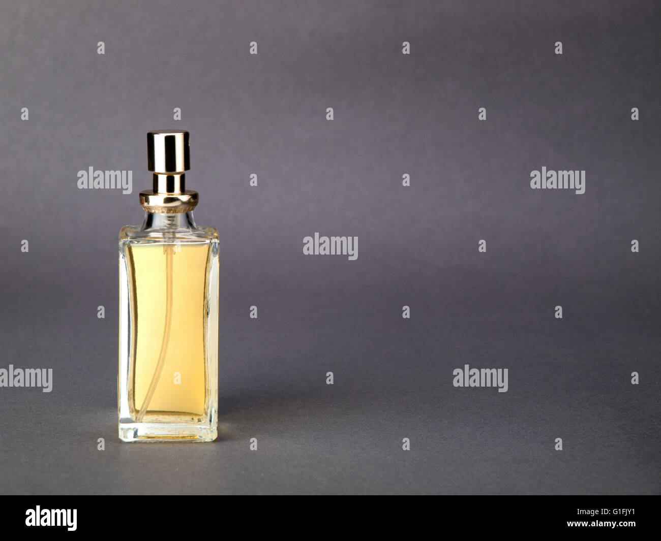 La bottiglia di profumo Foto Stock