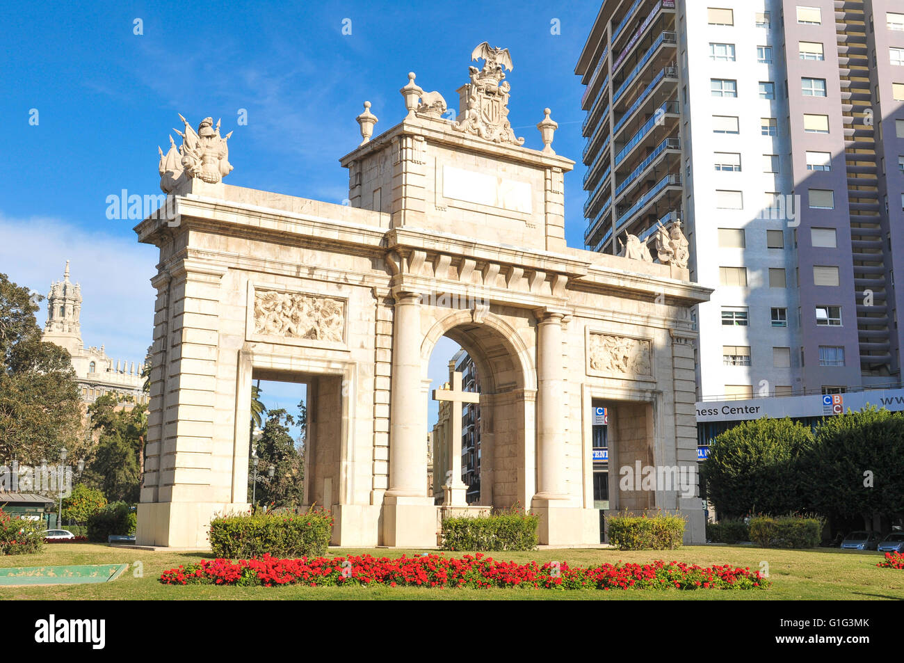 Valencia, Spagna - 30 Marzo 2016: vista dell'arco monumentale nella città vecchia di Valencia, il terzo grande città in Spagna Foto Stock