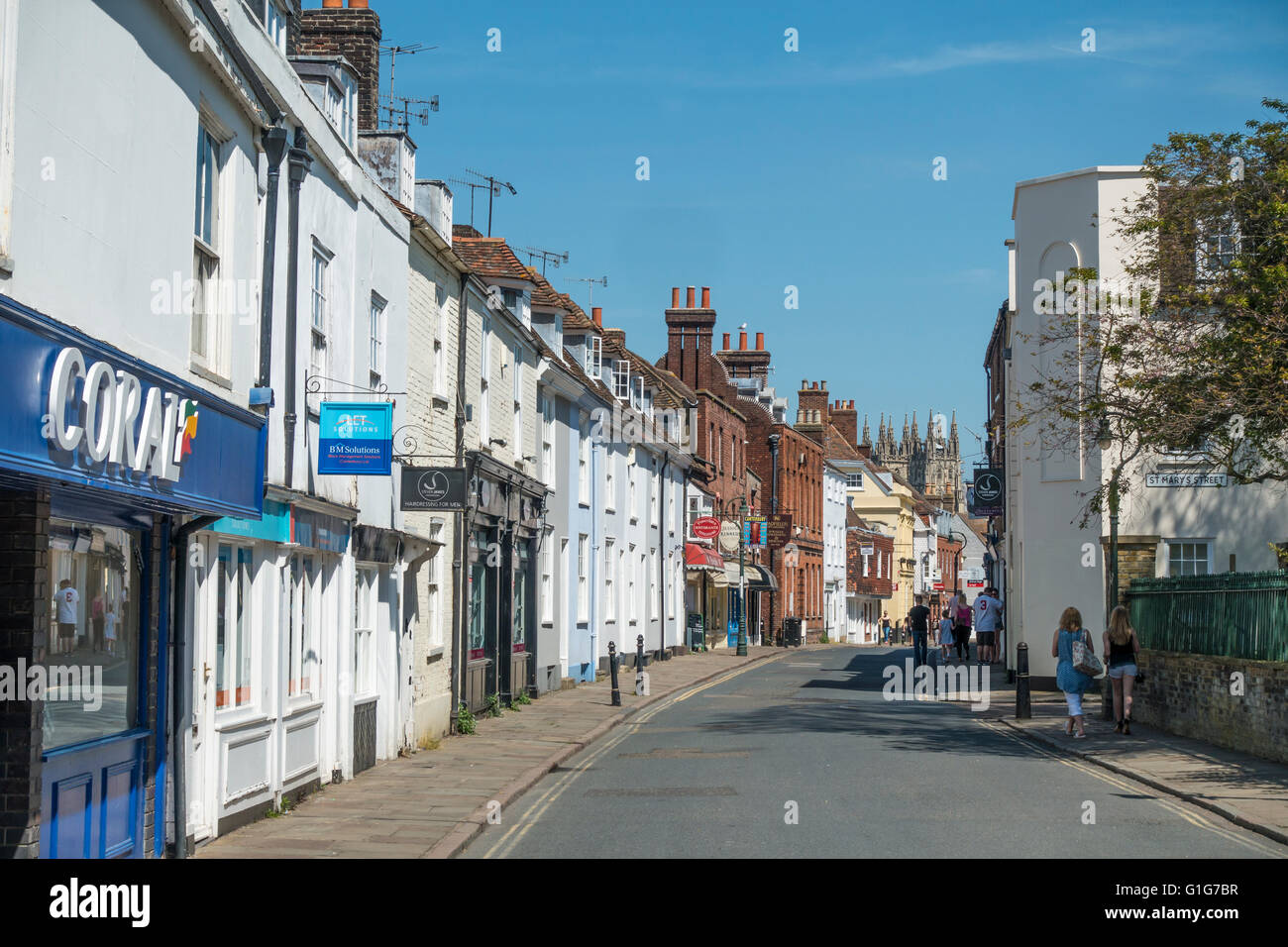 Castle Street Canterbury Kent un percorso principale dalla stazione est del centro della città e la Cattedrale di Canterbury. Foto Stock