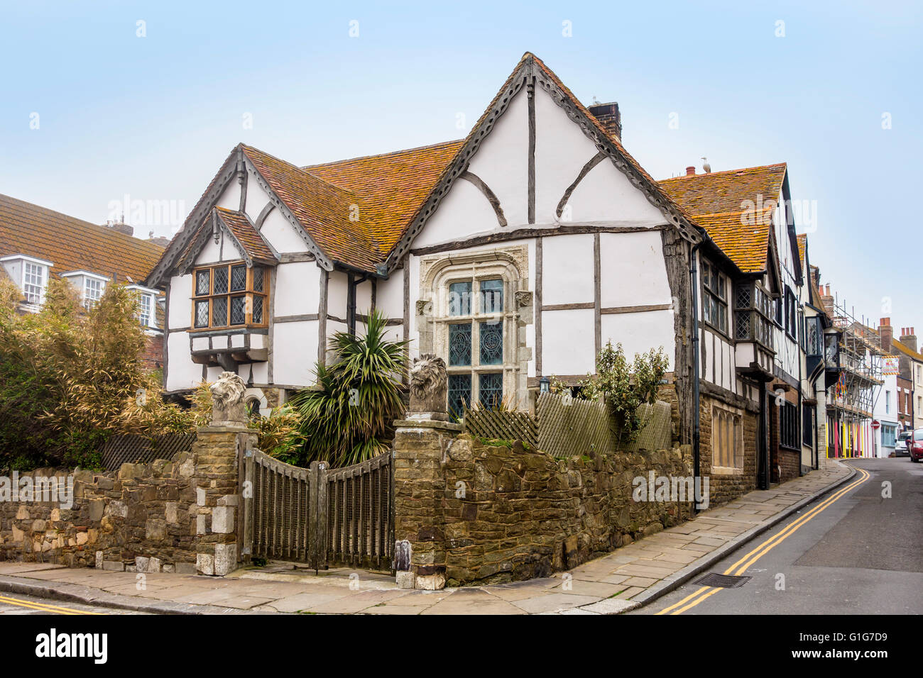 Gate Pulpitt fronteggiata medievale la costruzione di tutti i Santi Street Hastings Old Town East Sussex Foto Stock