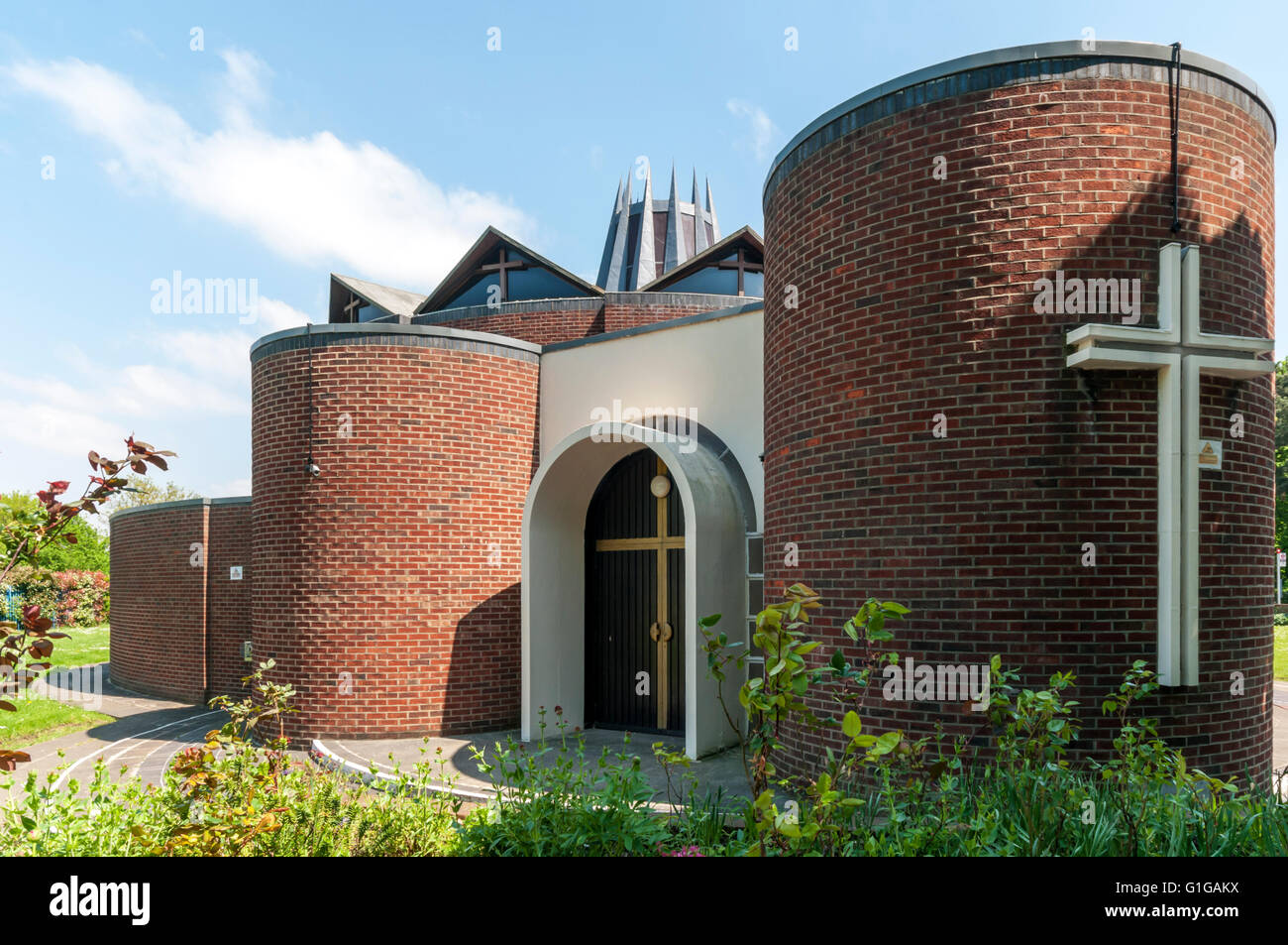 L'Annunciazione e San Augustines Chiesa cattolica in Beckenham collina fu consacrata nel 1964. Foto Stock