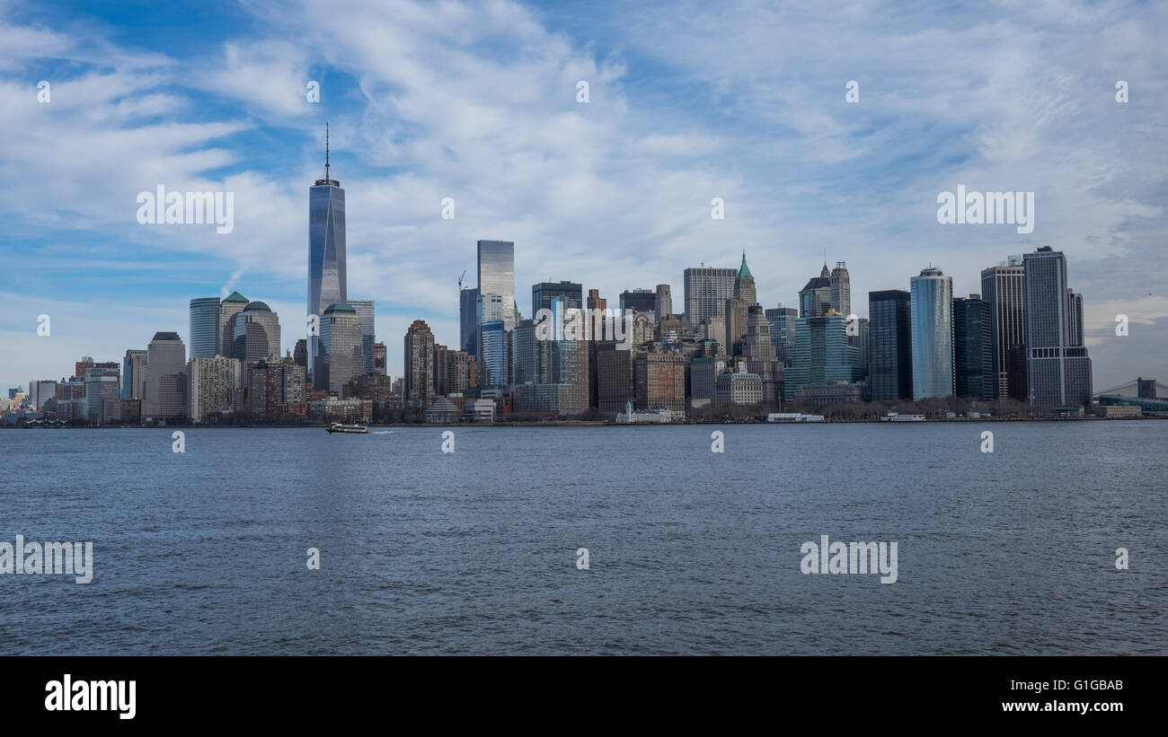 New York Cityscape dal traghetto Foto Stock