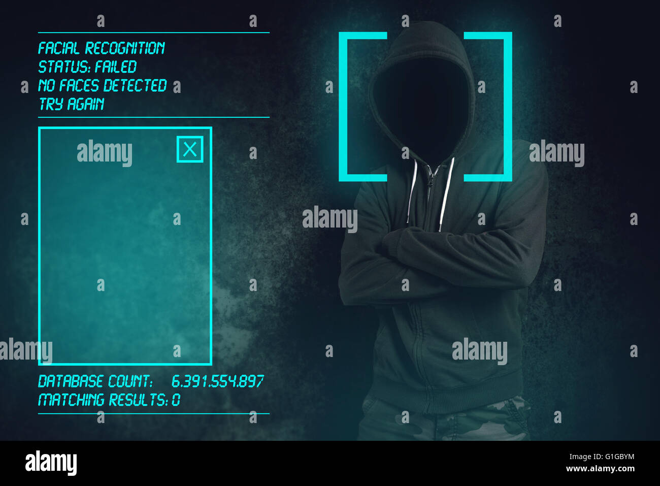 Il riconoscimento facciale non riuscito alla verifica biometrica, incappucciati penale software piratati e riuscito a rimanere sconosciute. Foto Stock