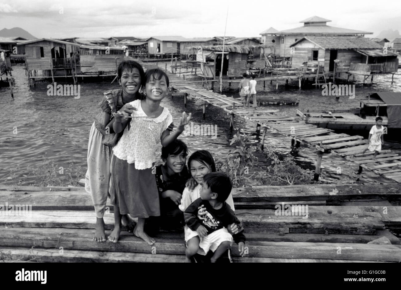Bambini bajao in kampung sri kanangan semporna sabah Malaysia orientale Foto Stock