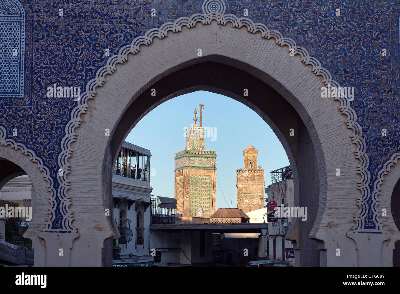 Antica el Bali Medina visto attraverso Blue Gate, Fez, in Marocco. Foto Stock