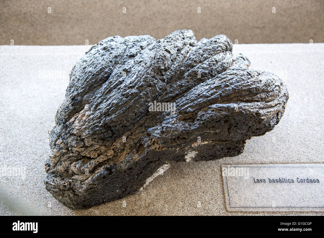 Lava basaltica flusso campione di roccia geologia display, Casa de los Volcanes vulcanico centro di studio, Lanzarote, Isole canarie, Spagna Foto Stock