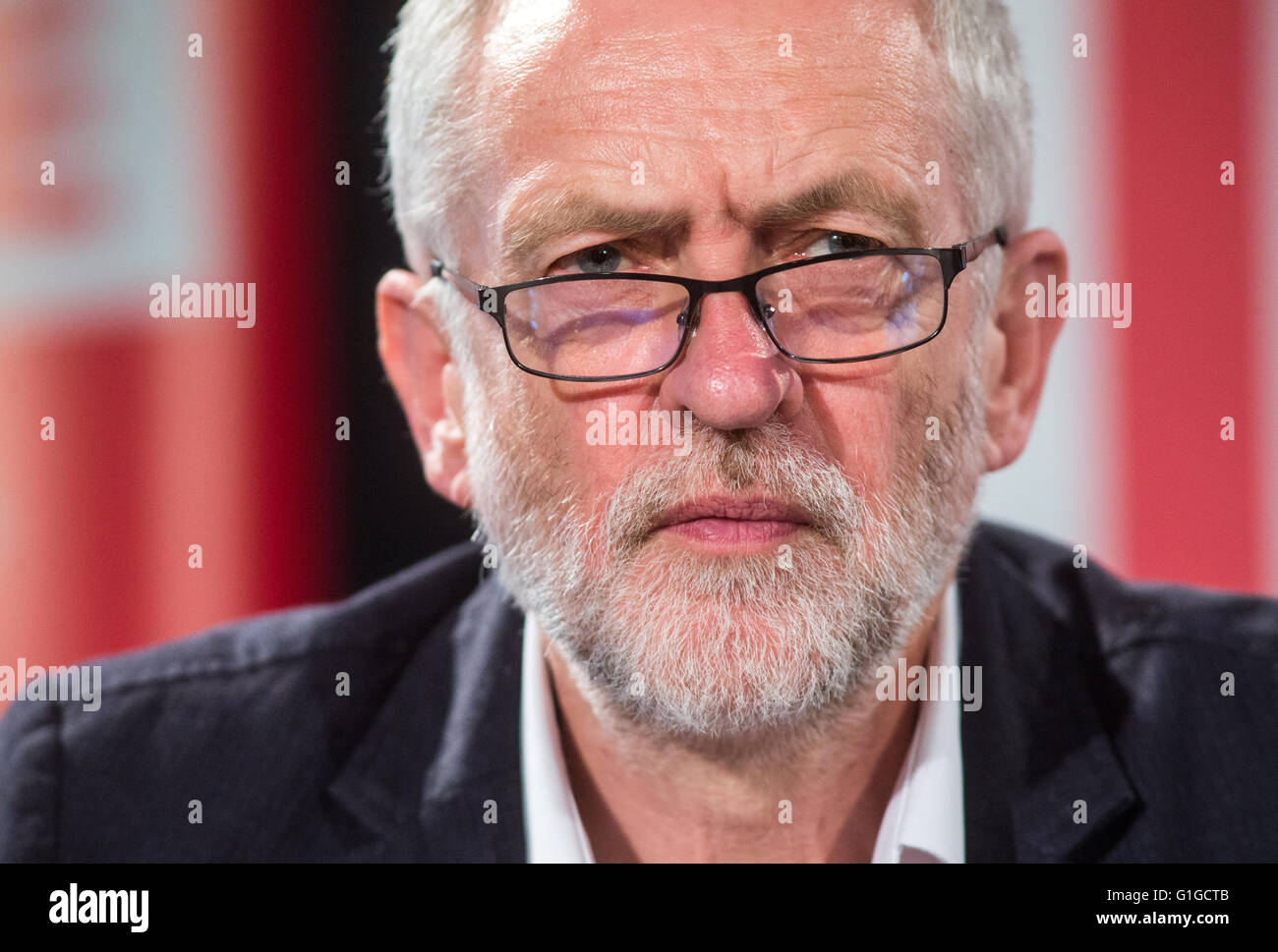 Leader laburista Jeremy Corbyn parla di un "voto di rimanere giugno 23rd' rally in Westminster,Londra.Egli è il supporto di "voto nell' Foto Stock